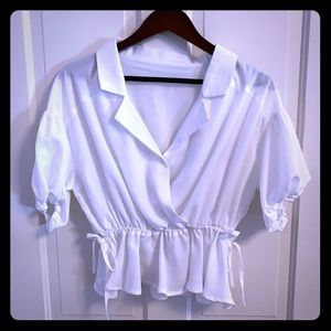 New!
New Super Cute White cropped Top